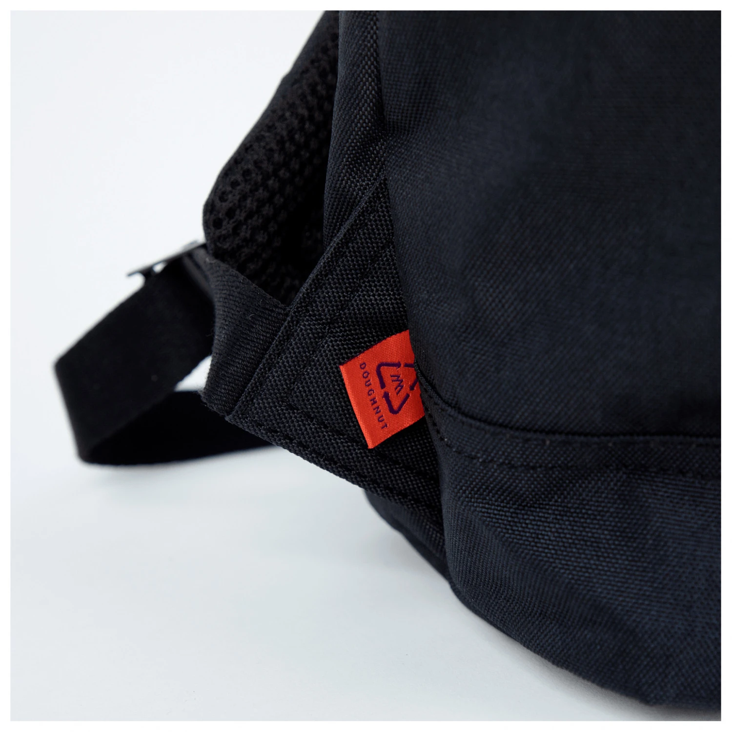 Doughnut Christopher Happy Camper 18 - Daypack 7 Doughnut Christopher Happy Camper 18 - Daypack – Bild 5