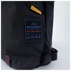 Doughnut Christopher Happy Camper 18 - Daypack 17 Doughnut Christopher Happy Camper 18 - Daypack -Outdoor Bekleidungs Laden doughnut christopher happy camper 18 daypack detail 6