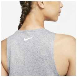 Nike Women's Dri-Fit Trail Running Tank - Tank Top 11 Nike Women's Dri-Fit Trail Running Tank - Tank Top -Outdoor Bekleidungs Laden nike womens dri fit trail running tank tank top detail 4